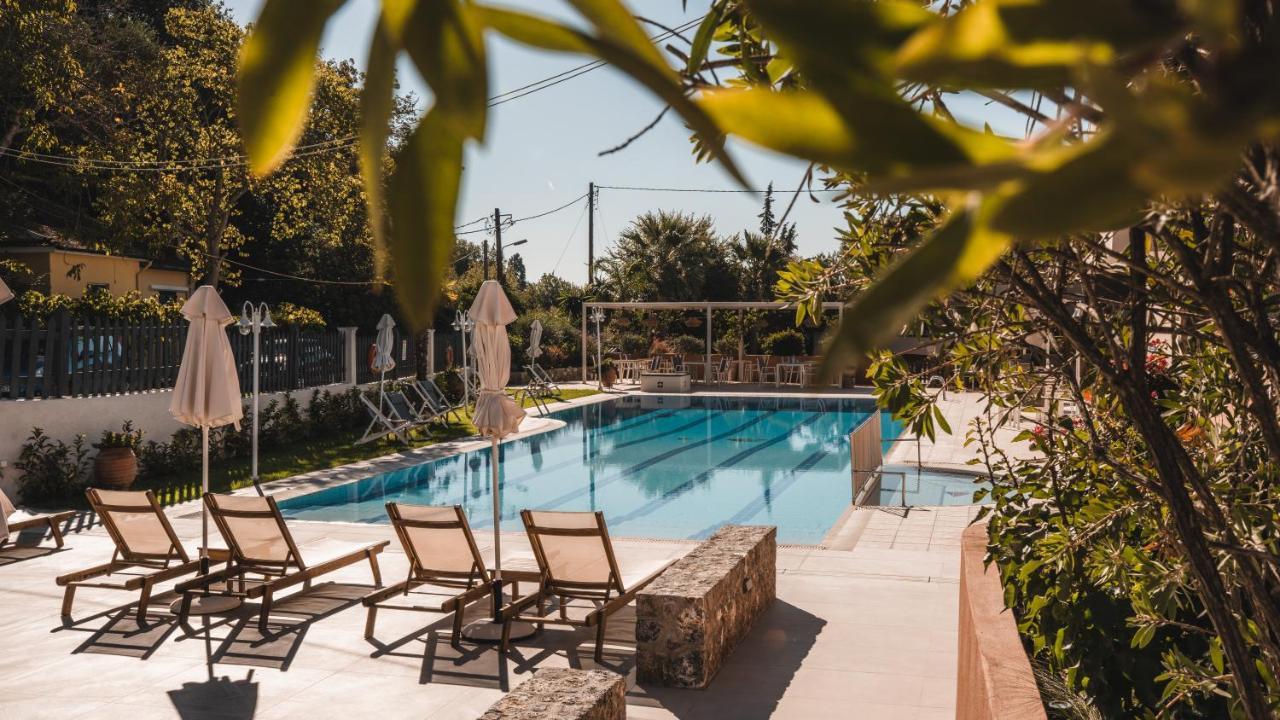 Dominoes Corfu Aparthotel Ipsos Exterior photo
