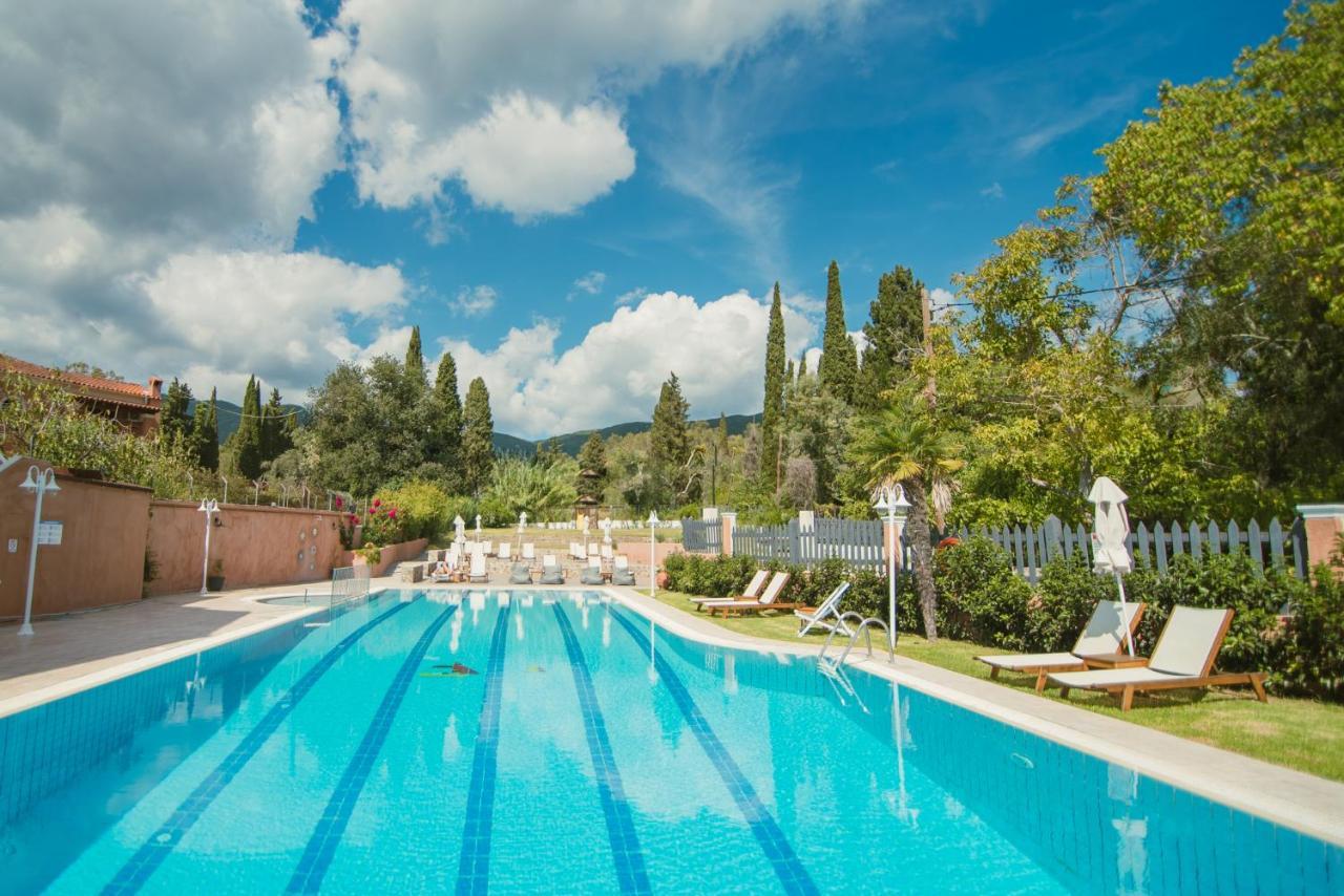 Dominoes Corfu Aparthotel Ipsos Exterior photo