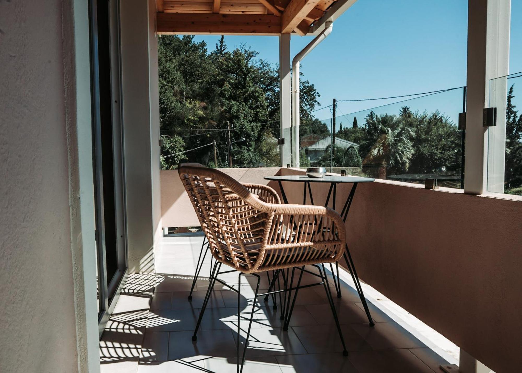 Dominoes Corfu Aparthotel Ipsos Exterior photo