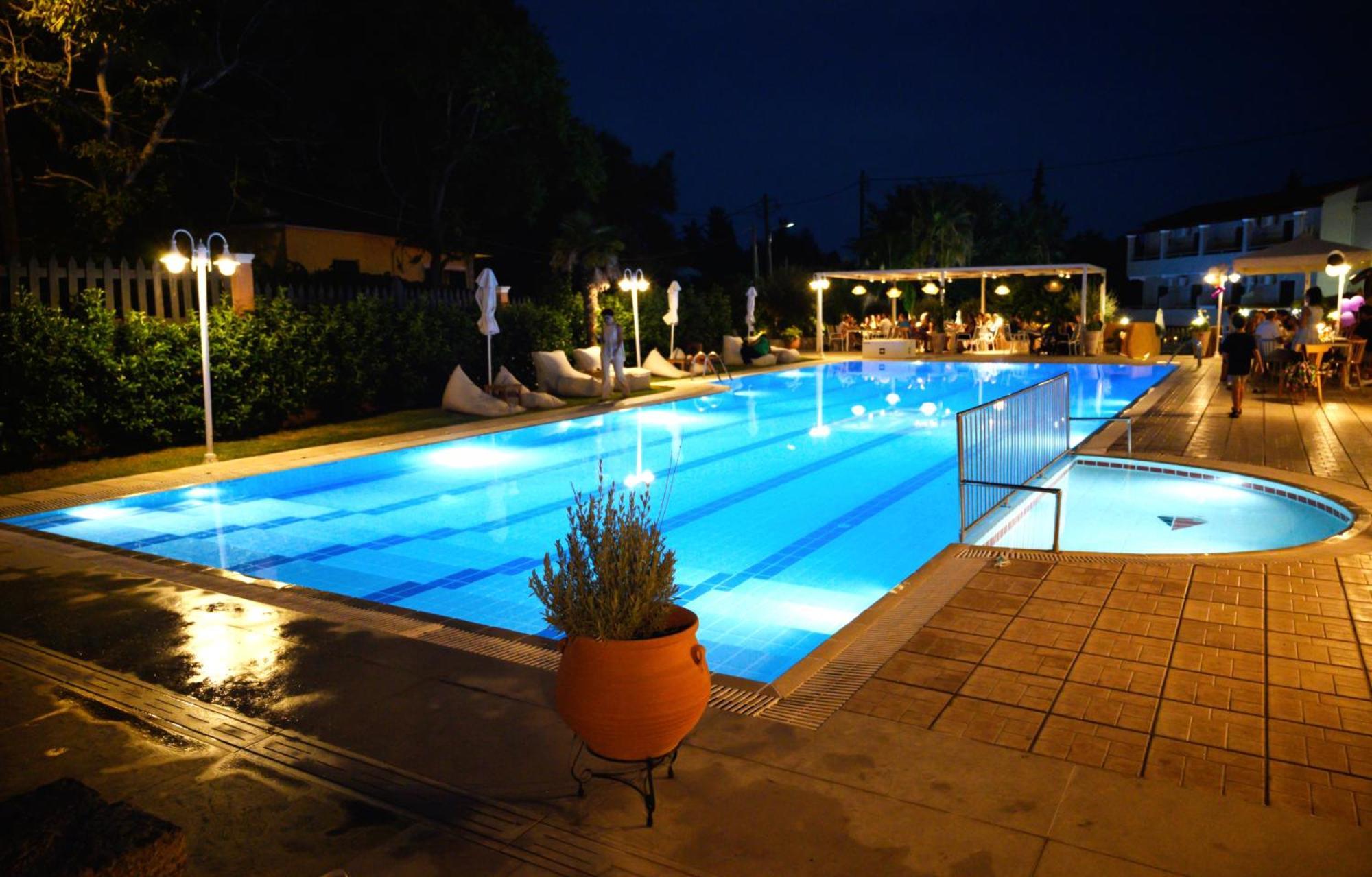 Dominoes Corfu Aparthotel Ipsos Exterior photo