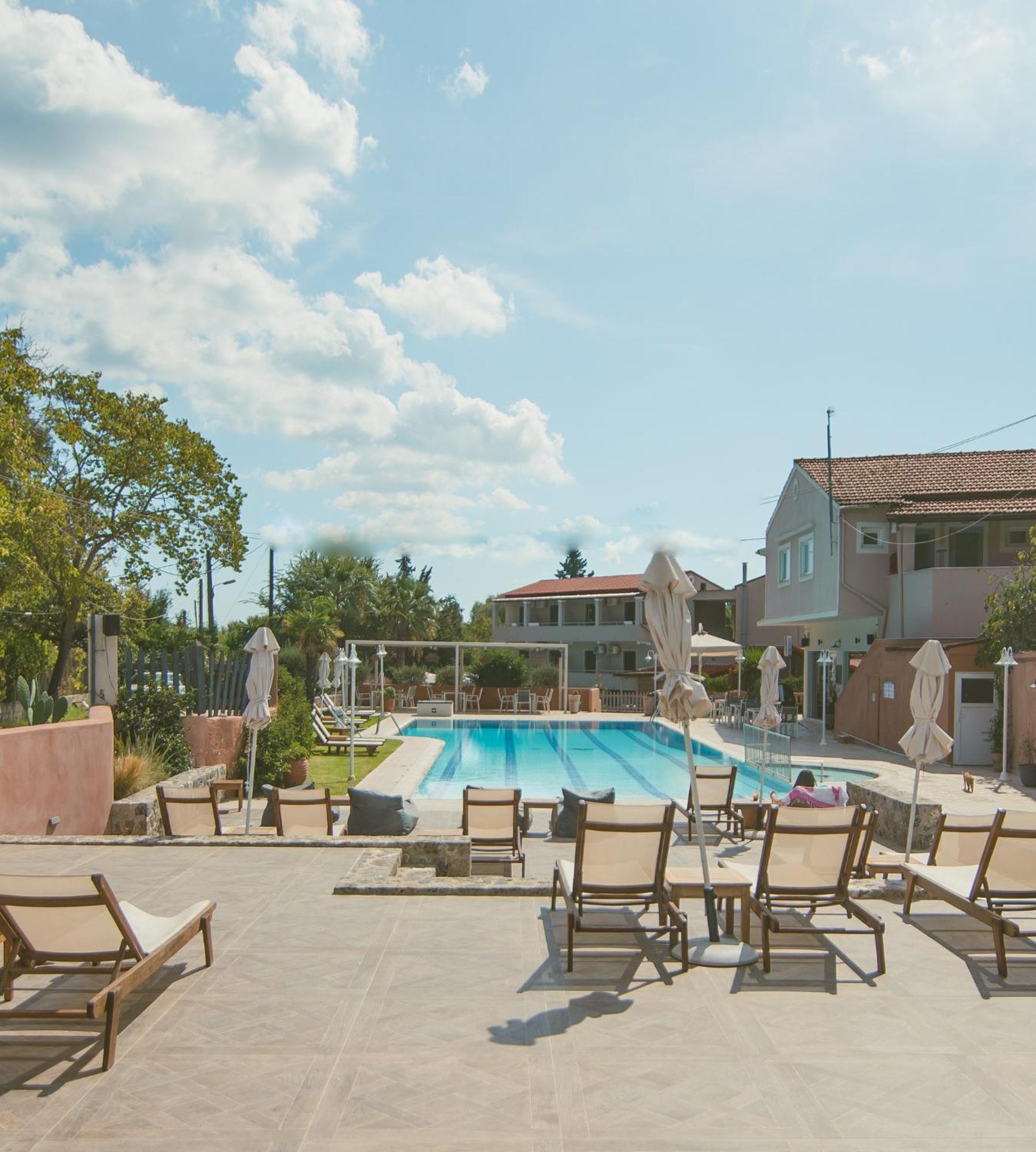 Dominoes Corfu Aparthotel Ipsos Exterior photo