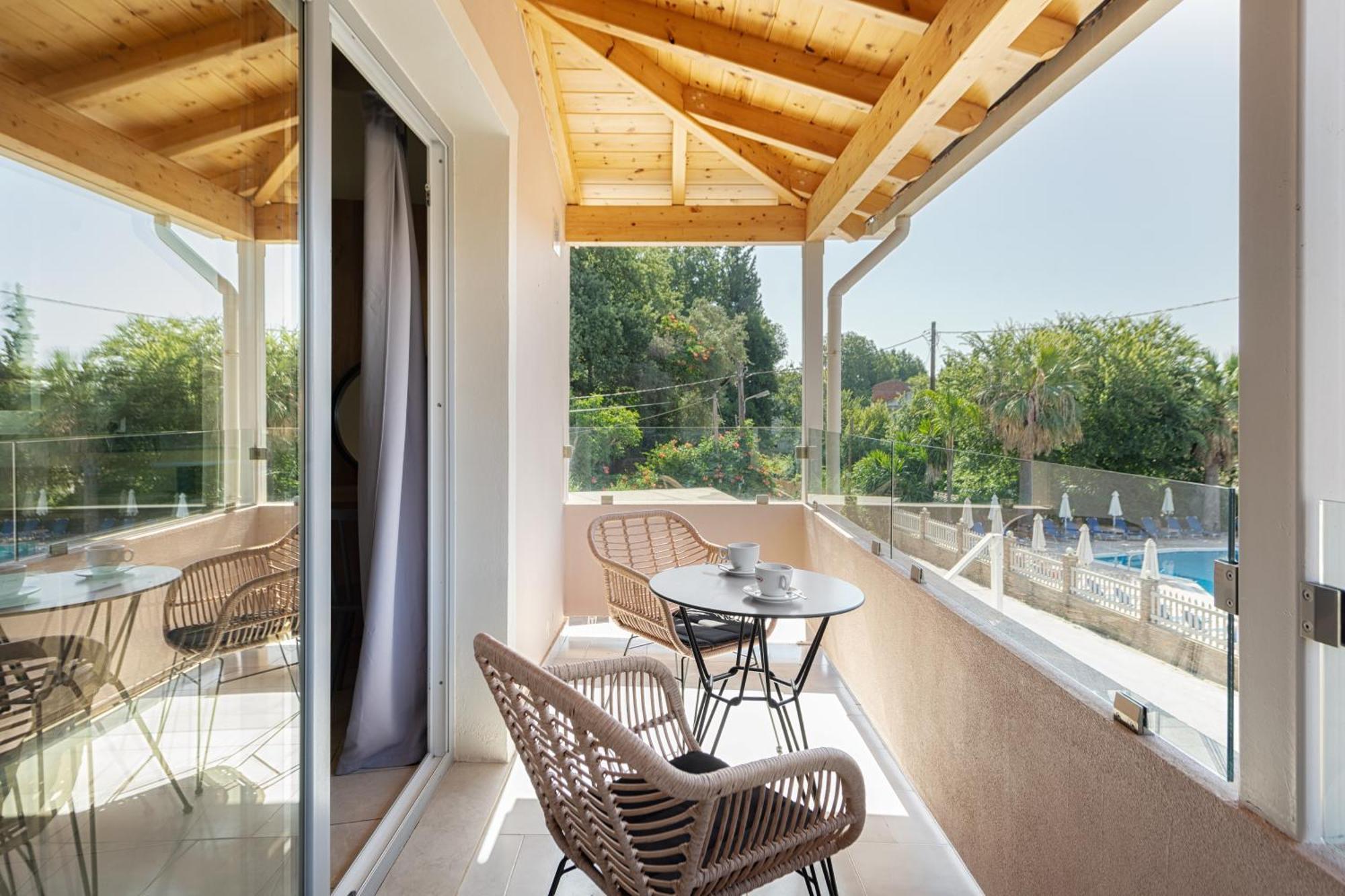 Dominoes Corfu Aparthotel Ipsos Exterior photo