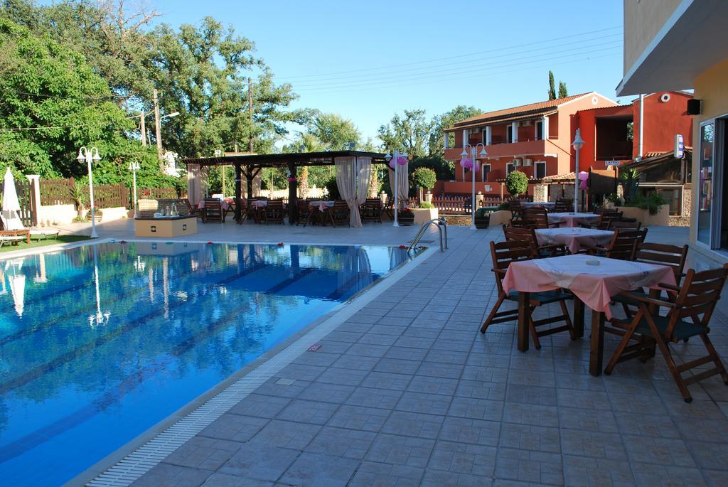 Dominoes Corfu Aparthotel Ipsos Exterior photo